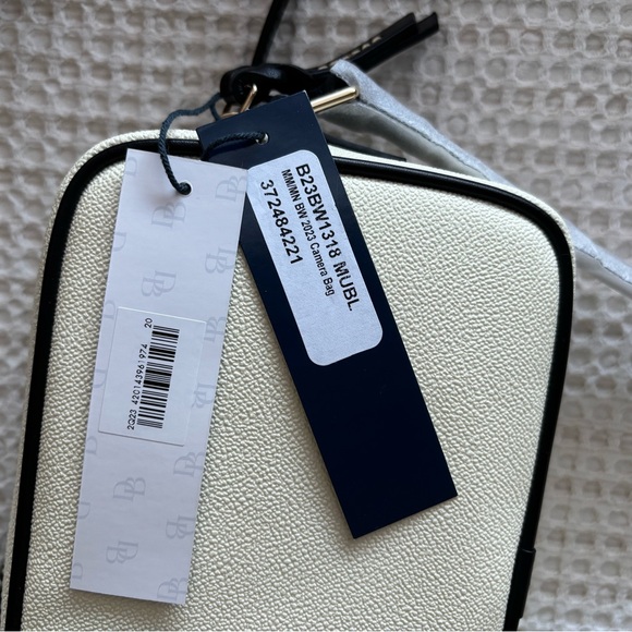 Mickey and Minnie Mickey’s Picnic Camera Bag by Disney Dooney & Bourke 2023 - Picture 7 of 16